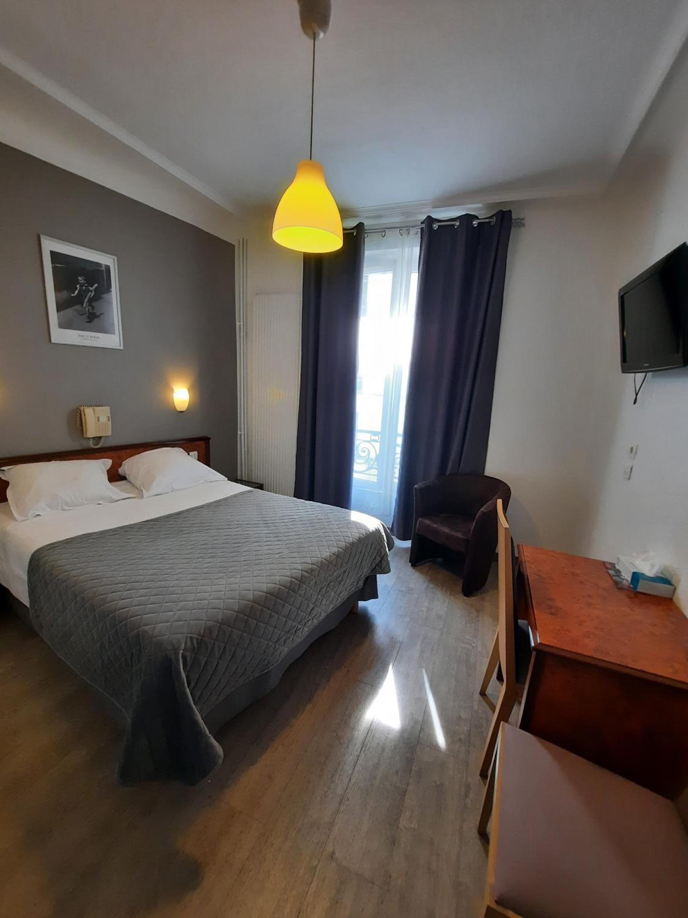Hotel Le Saint-Hubert - Gare De Lyon Bastille Paris
