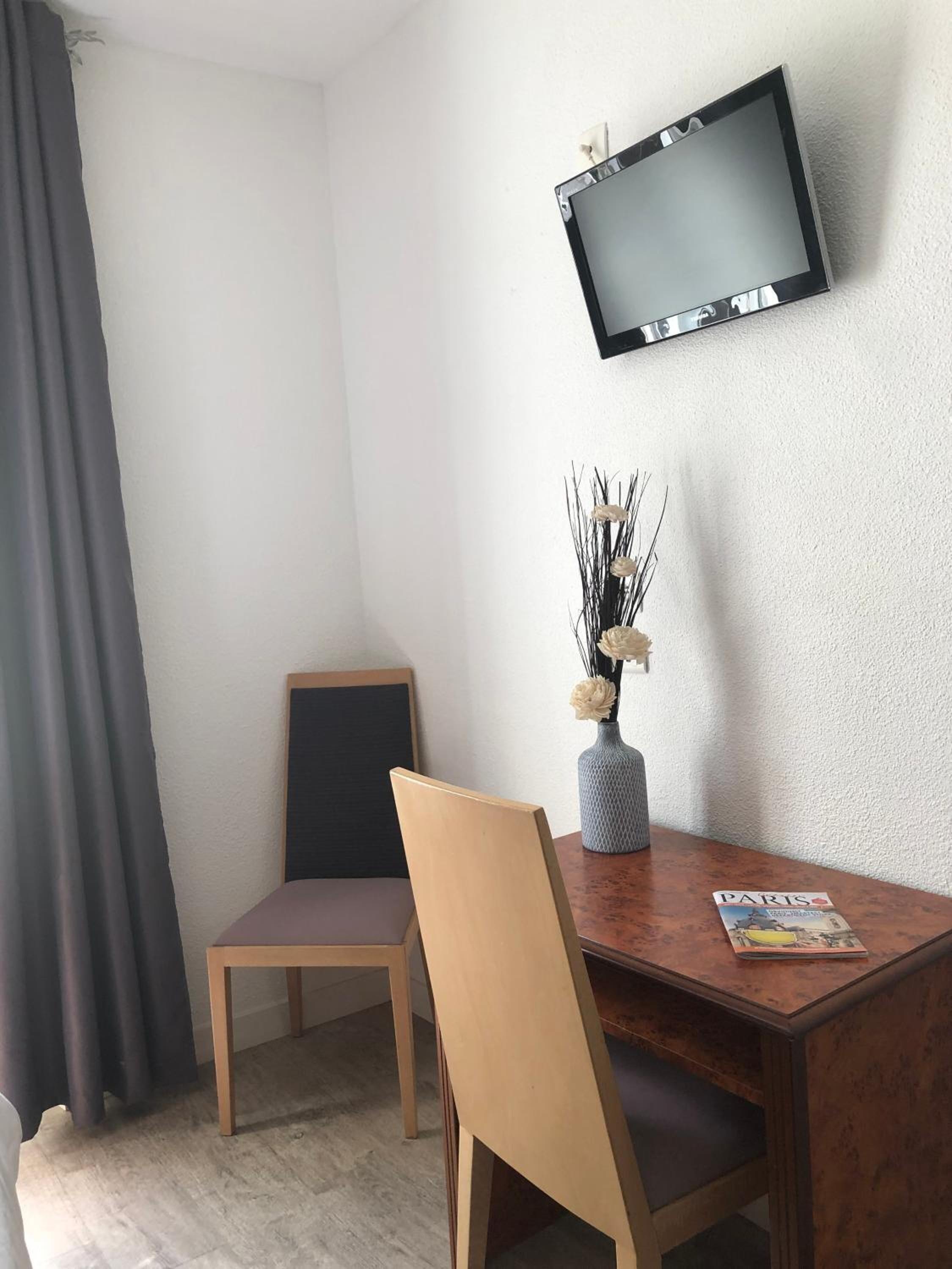 Hotel Le Saint-hubert - Gare De Lyon Bastille 3*